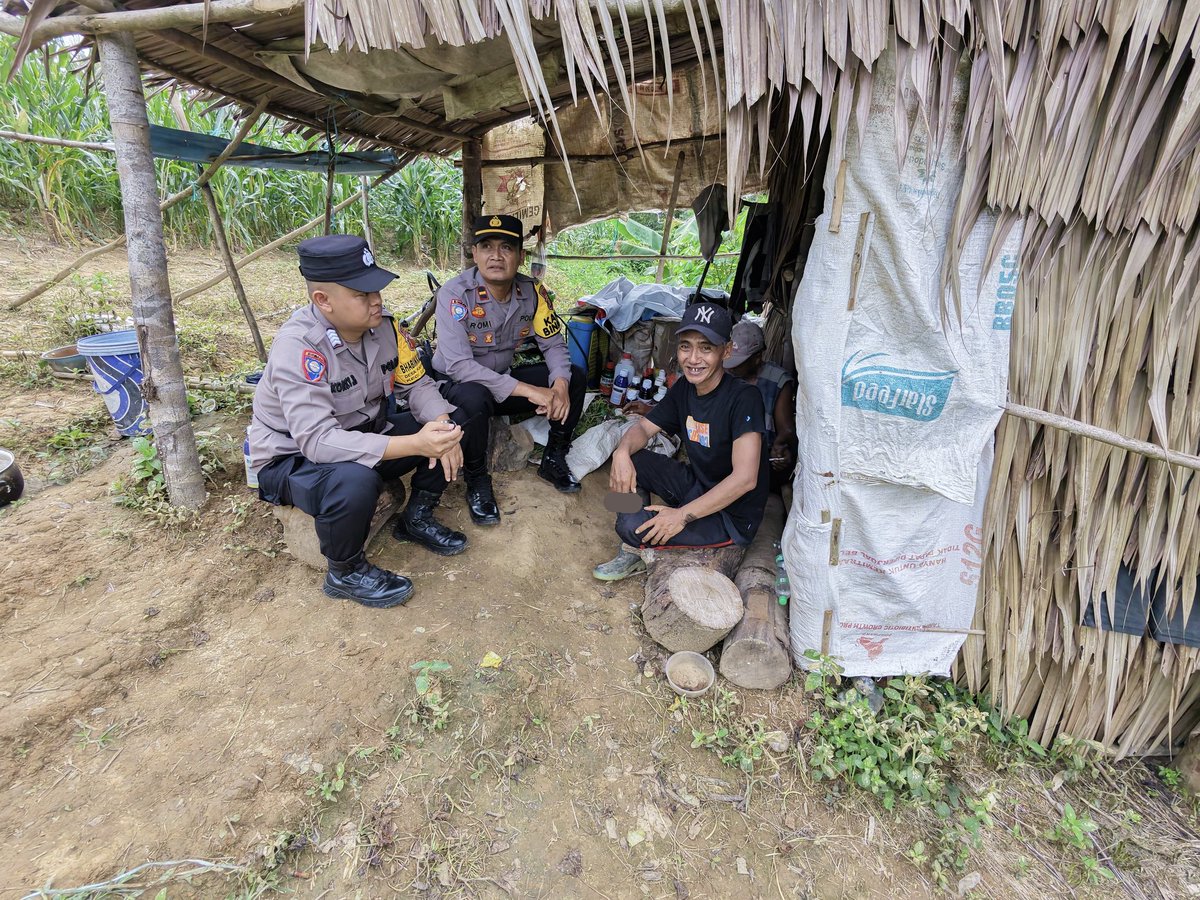 polsek_longikis's tweet photo. Long Ikis – Dalam rangka mendukung program ketahanan pangan nasional, Polsek Long Ikis melaksanakan kegiatan monitoring perawatan tanaman jagung pipil di wilayah Desa Kayungo, Kecamatan Long Ikis, pada Rabu (1/4/2026) sekitar pukul 09.00 WITA. https://t.co/znCC615tG2