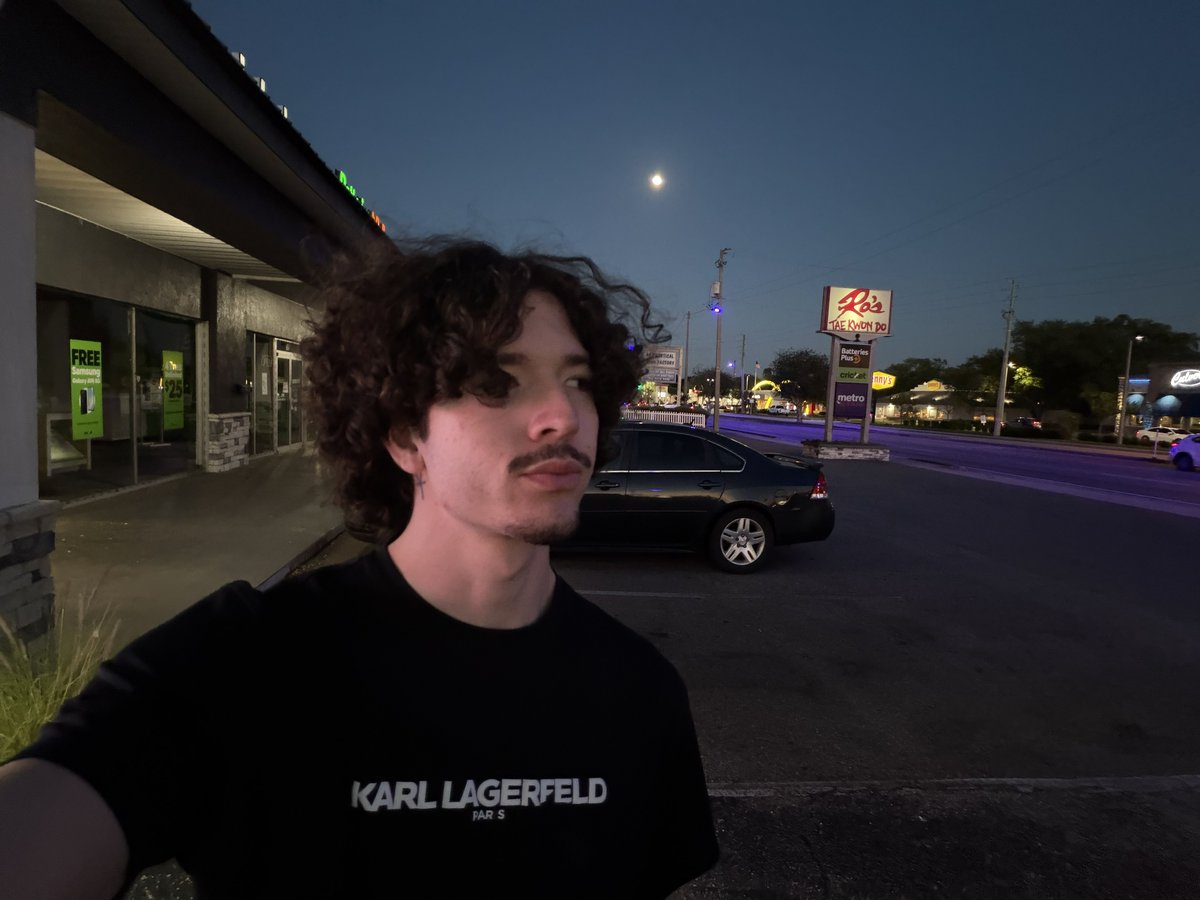 18+ | #1 male live cam model tweet media