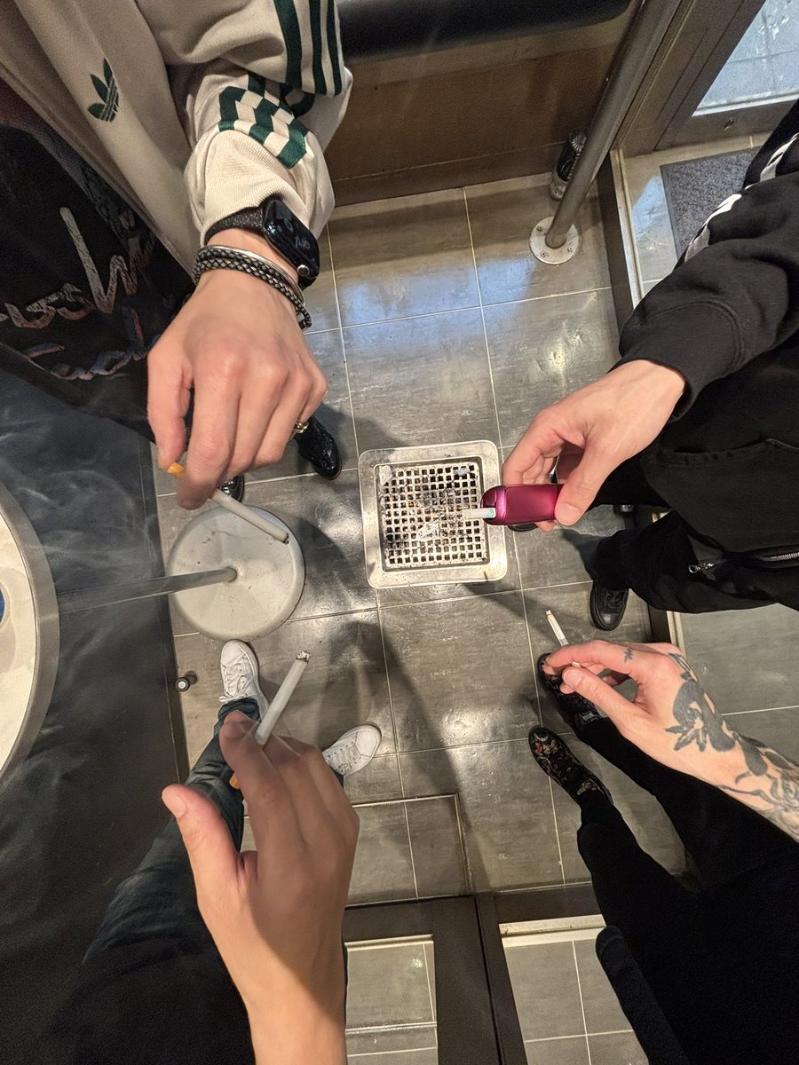 GUMMY official tweet media