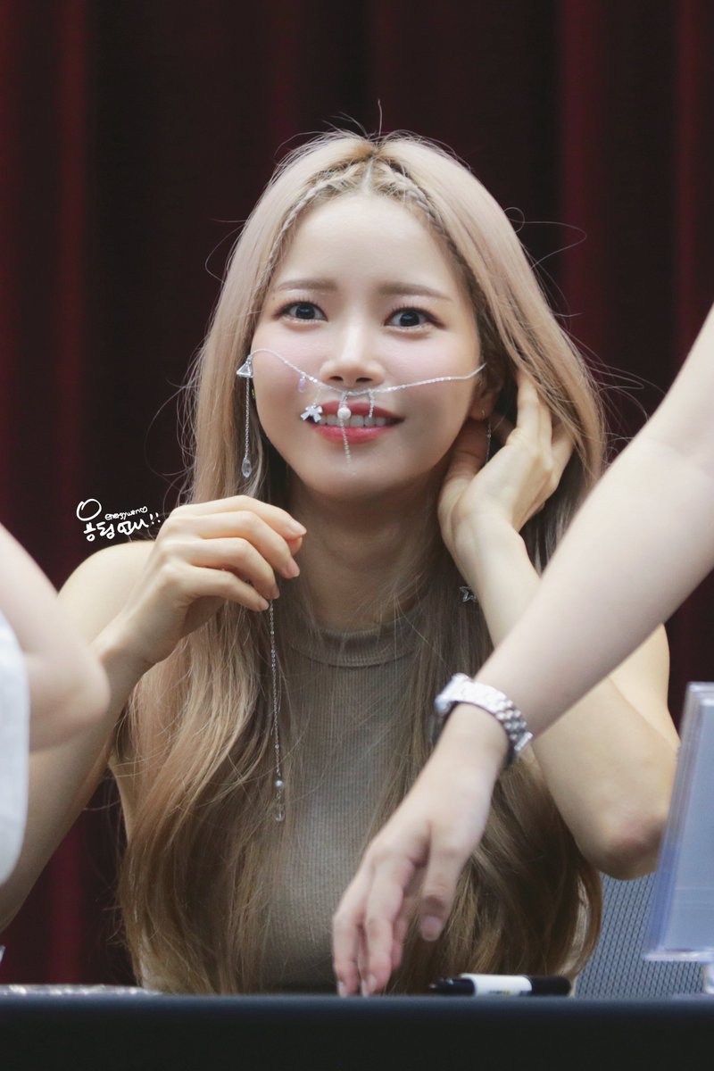 energywen's tweet image. …♡ྀི

#SOLAR #솔라 
#MAMAMOO #마마무 
#AprilFoolsDay #만우절