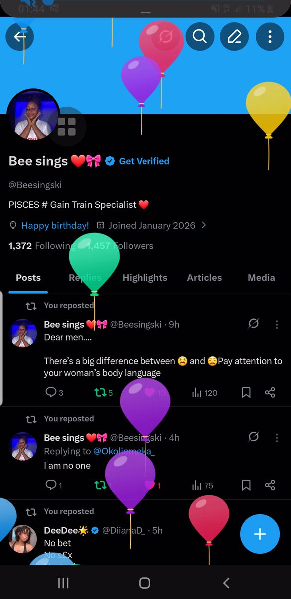 Bee sings ❤🎀 tweet media