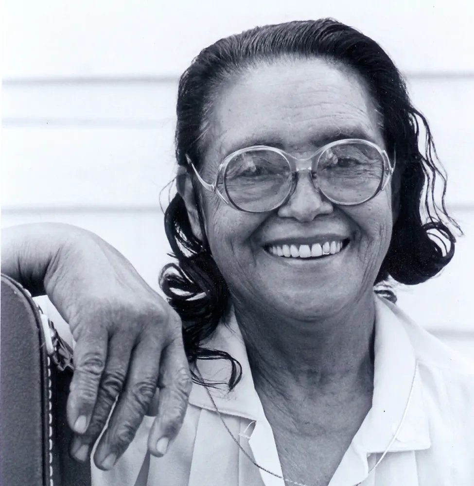 bambooshooti's tweet image. #ResistanceRoots
#WomensHistoryMonth

Etta Baker was born on this day in 1913 in Caldwell County, N.C. She was a Piedmont blues guitarist and singer renowned for her masterful fingerpicking style, a technique that helped spark the folk music revival in the 1950s and 60s. /1