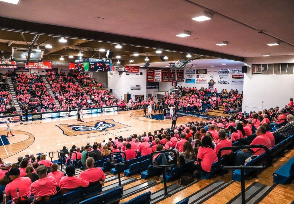 wlychance4's tweet photo. After a great visit down in Klamath, OR and great talks with Coach Parnell and Coach Fink I’m blessed to receive a full ride scholarship offer from @OITMBB Thank you to the coaches and staff for believing in my abilities. #AGTG #GoOwls💙? https://t.co/lMZHewsuwW