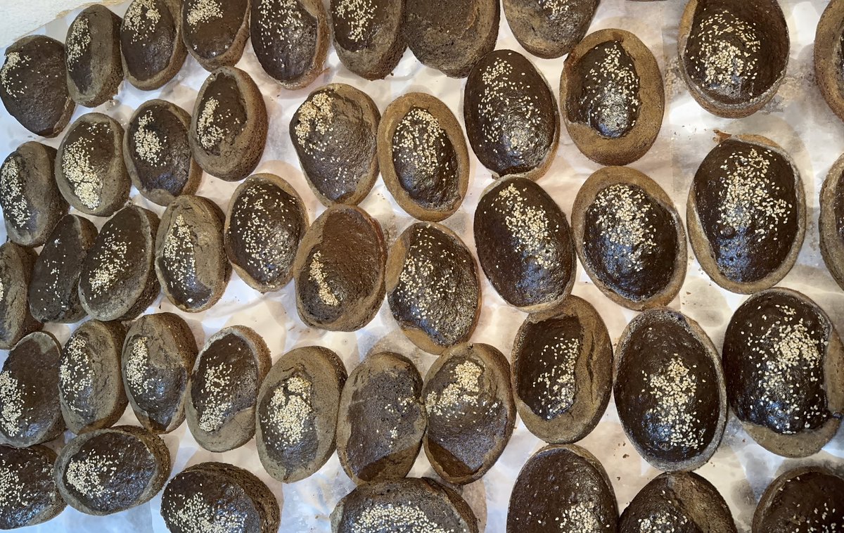 Ya está el panito negro 🤤