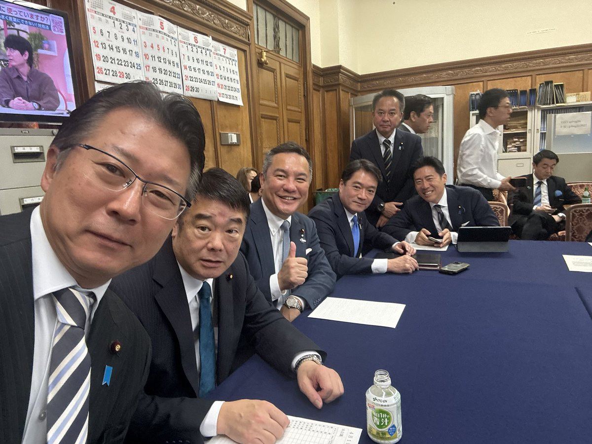 （9:00-9:30）国対正副
梶山委員長からは、「今日から新年度、参議院の予算の出口に注意しながら各委員会で法案審議に入っていこう」とご挨拶。
今日の同期は、東国幹副幹事長、鈴木英敬政調会長特別補佐、尾崎正直官房副長官、石原正敬国対オブザーバー、塩崎彰久国対副委員長です！