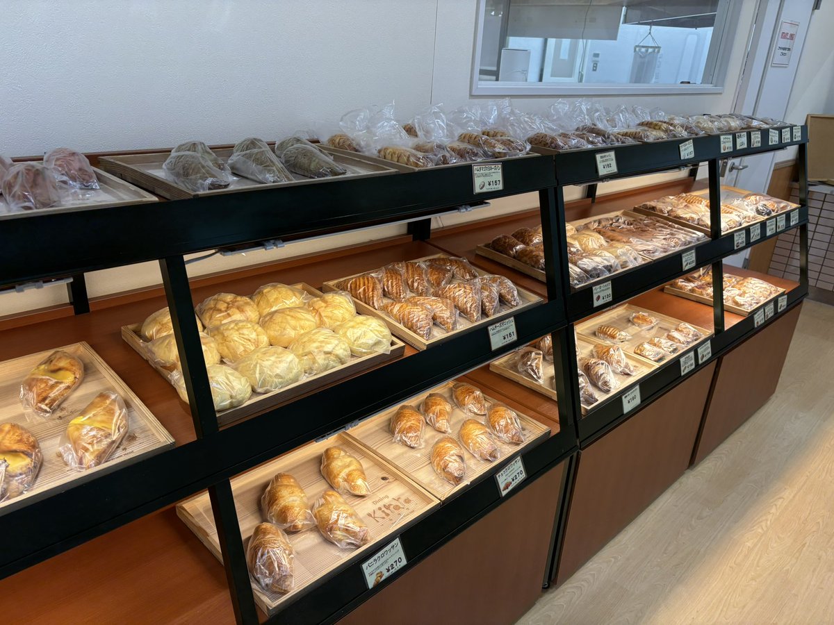 TOKUDAISEIKYOU's tweet photo. 【キララベーカリー】
4月よりお店が再開しました😆

たくさんのパンを堪能できます！
是非ご利用ください！
お待ちしております✨ https://t.co/NdHKG5xHQb