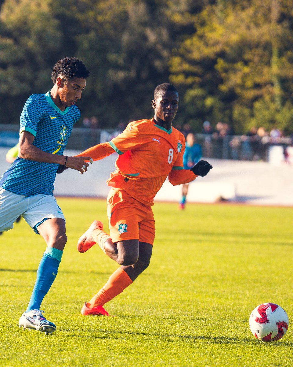 ecbahia's tweet photo. 🇧🇷 Com #PivetesDeAço em campo, seleção brasileira sub-16 estreia na França empatando diante da Costa do Marfim: 1 a 1. Jonathan Marinho foi titular e Daniel David entrou no segundo tempo. Próximo jogo do Torneio de Montaigu será quinta, contra a China. #BBMP https://t.co/i3hWKdak8e