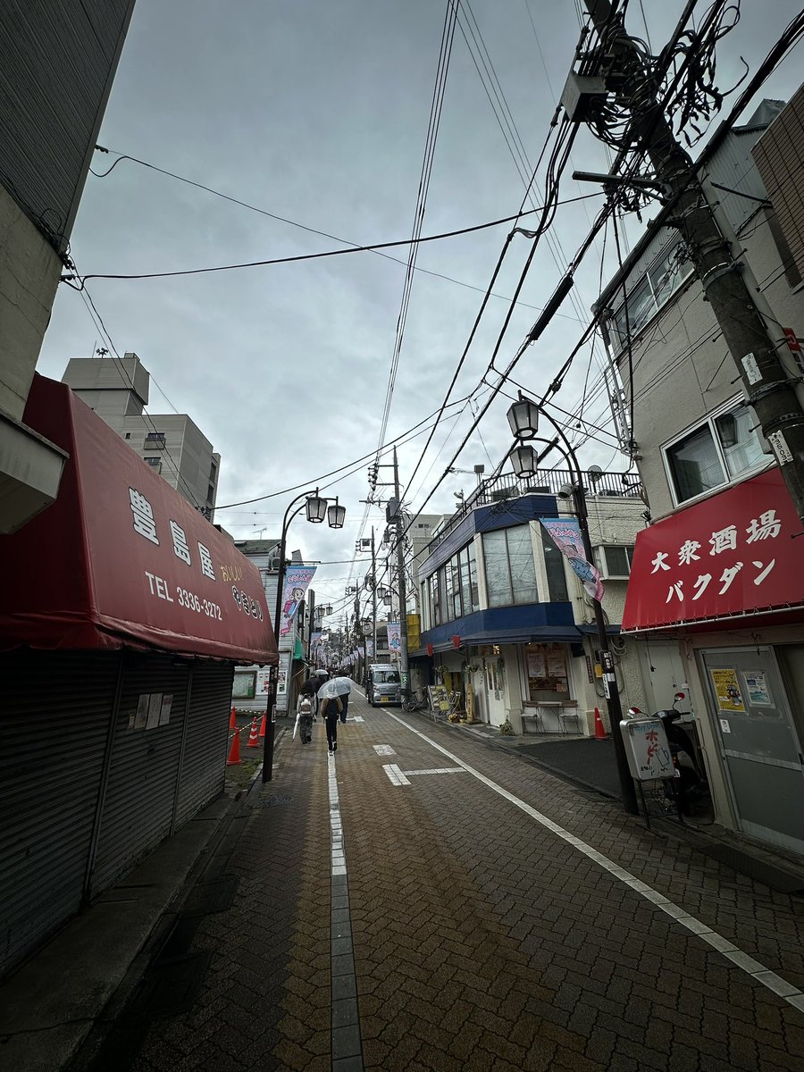 新年度4/1(水)ですが、あいにくの小雨ですね。花見にも落ち着いて出来そうもないので、ここはスパイシーなカレーでも。高円寺青藍、本日営業！
#高円寺 #ランチ #ホールスパイスカレー #香りを食べるカレーライス #町カレー
