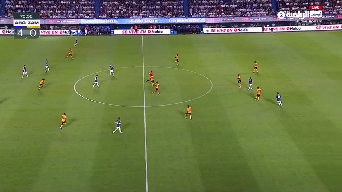 لقطة رائعة. ميسي يراوغ ببراعة من بين أقدام لاعب زامبيا. الأرجنتين زامبيا | أبوظبي الرياضية 2 