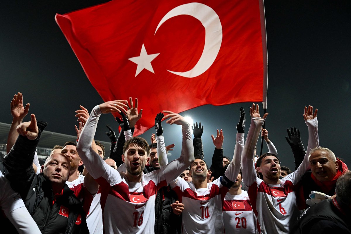 CGTNSportsScene's tweet image. From #Euro2024 QF to #WorldCup2026: #Turkiye keep the arc alive.📈

🔺Qualified via play-offs
🔺Win 1–0 v #Kosovo in Pristina
🔺Only 3rd World Cup ever after 1954 &amp;amp; that 2002 bronze run

🔥#Akturkoglu flicks one in, #Montella’s side into Group D with #USA, #Paraguay &amp;amp; #Australia.