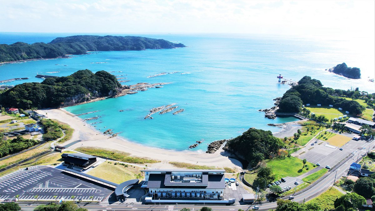 kaiyoukan's tweet photo. 当館に所縁のある海保の方が広島から来訪！
海での事件・事故は ＃118番 に連絡してくださいとのことです。

当館は年中無休で営業しています。
瀬戸内や関西地域にお住まいの方もぜひ風光明媚な竜串海岸や ＃SATOUMI に遊びにいらしてください。
＃高知県
＃足摺海洋館
＃高知県管轄の海保は第５管区 https://t.co/5T9Y6J1VoD