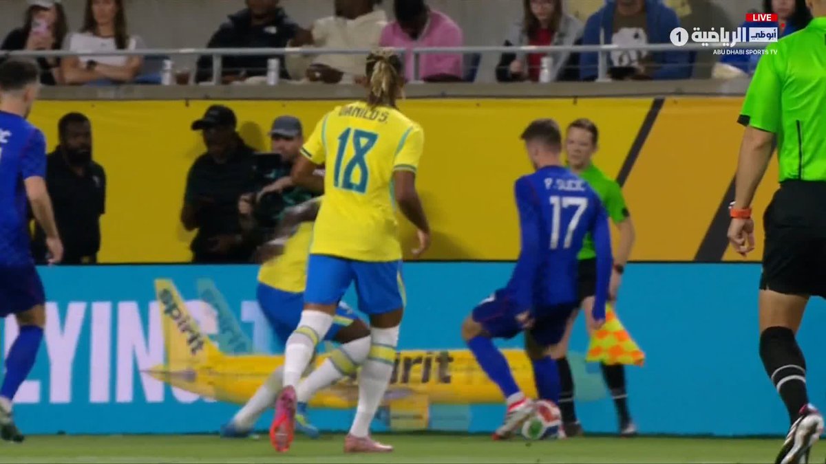 مهارة ومراوغة رائعة من لويز هنريكي... البرازيل كرواتيا | أبوظبي الرياضية 1 