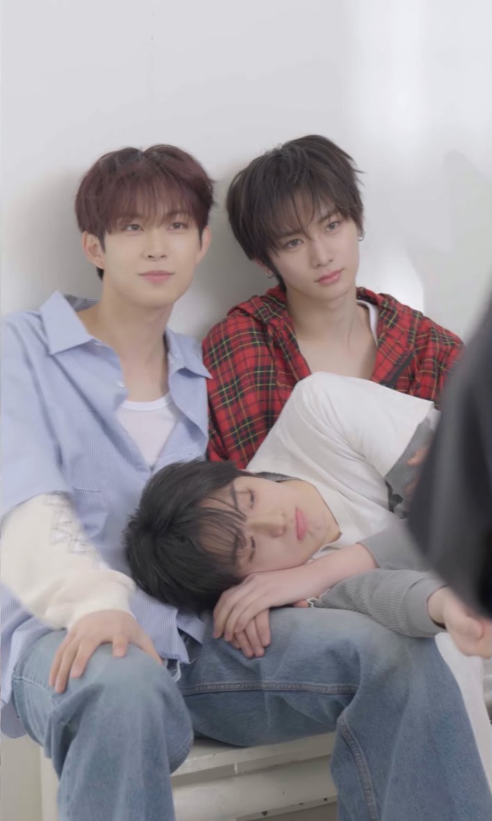 ayis (rest) tweet media