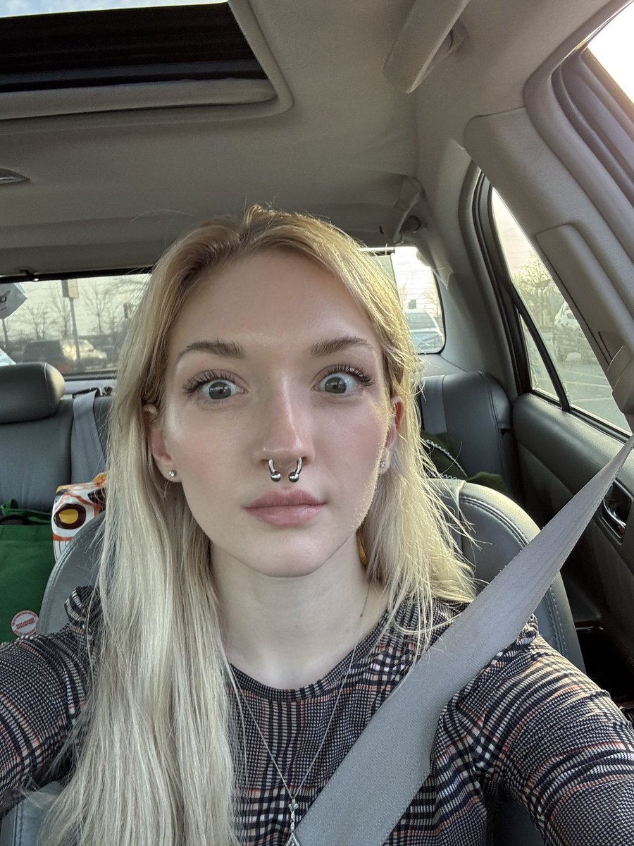 miss worm tweet media