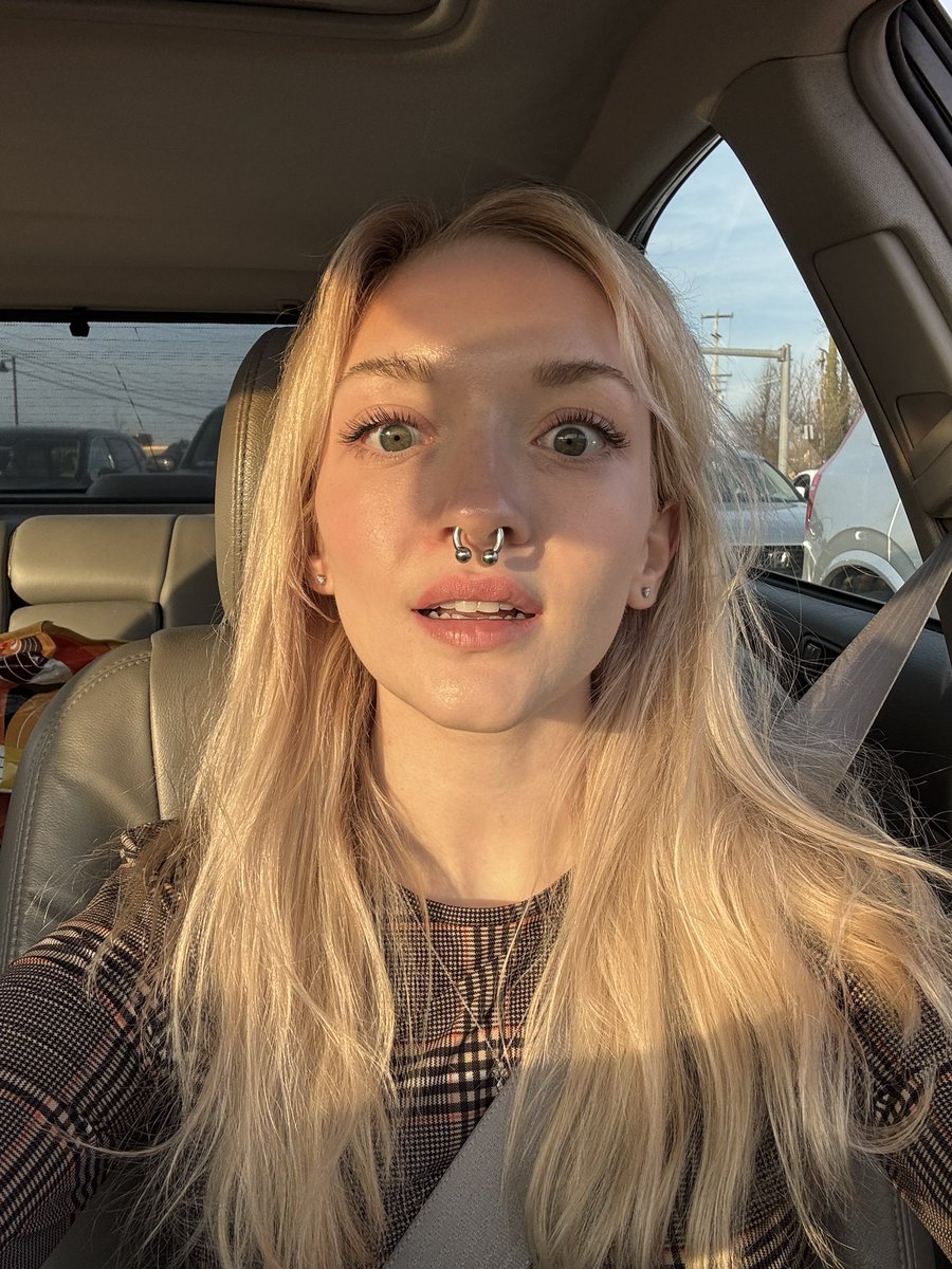 miss worm tweet media