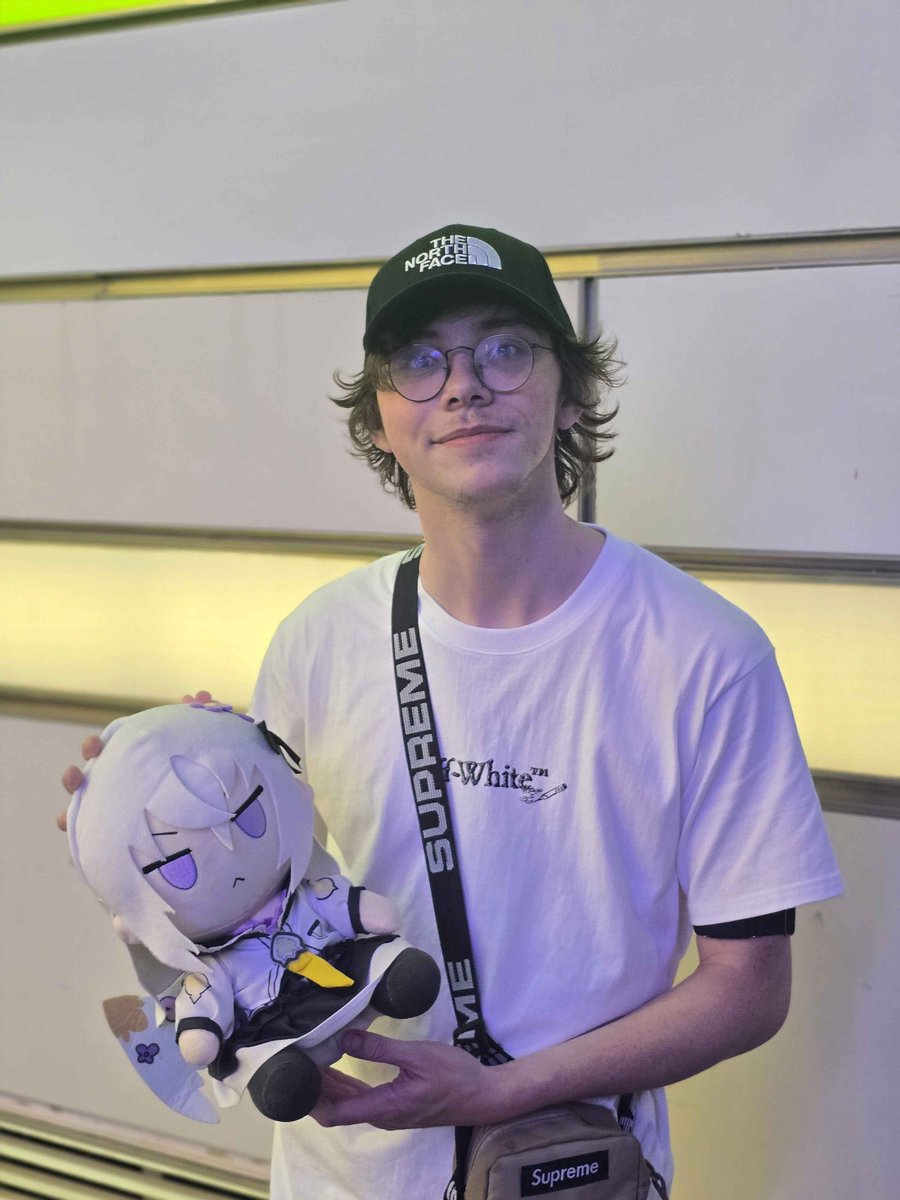 Yunli & Vivlos’ Husband 💢🥕 tweet media