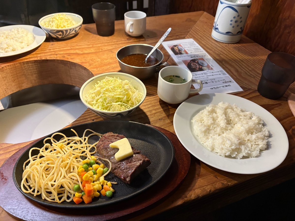 Filot_Co_Ltd's tweet photo. 先日、焼肉ホルモン山翔さんでランチ🍖

夜は焼肉、昼は定食3種類(?)あるそう🍖
ジュージューと鉄板でバターが溶けて美味しい☺️

ご飯が進みすぎてお腹パンパンです🍚
気持ちはダブルだったんだけどな〜笑

舞鶴エリア、美味しい店が増えて出社日が楽しみです🤤
#舞鶴 #福岡ランチ #企業公式つぶやき部 https://t.co/FHCTY9gry0