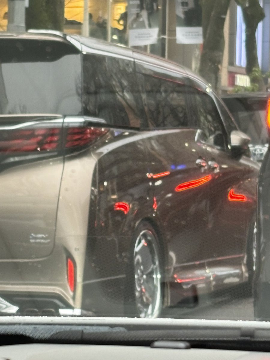 いしん tweet media