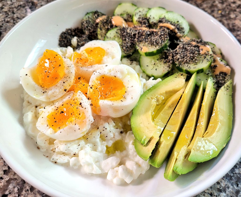 Fsriaroon's tweet image. มื้อเช้าที่สดชื่น โปรตีนถึง คอทเทจชีส ไข่ต้ม อโวคาโด แตงกวาค่ะ😍🍀 #breakfast #อาหารเช้า