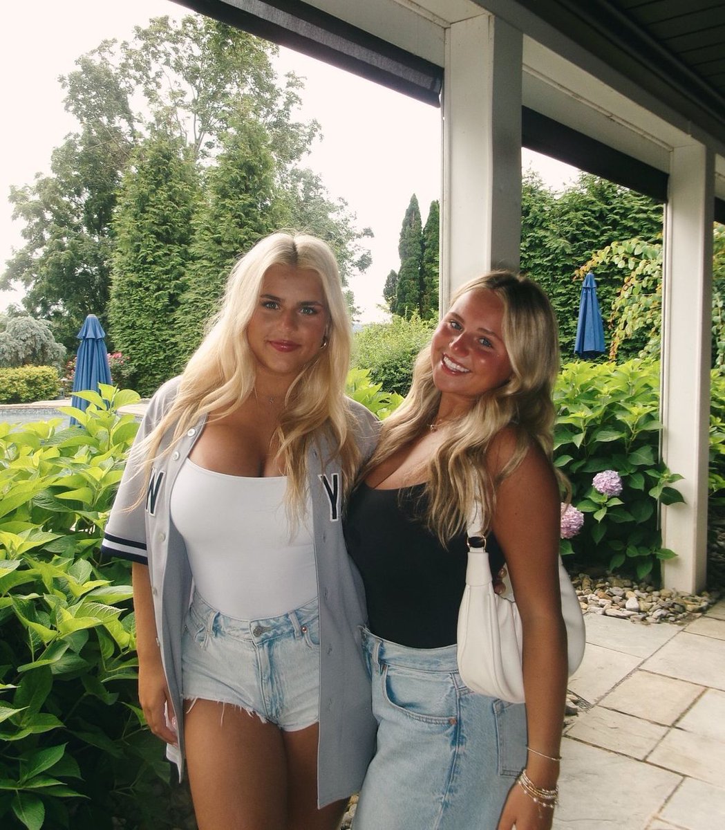 College Beauties 🎓 tweet media