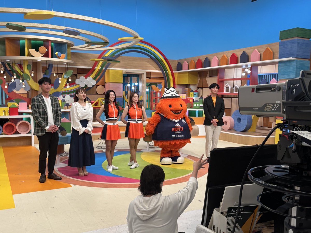 VELTEX_VELUNA's tweet photo. 【TV出演情報】

4/3(金)10:25〜
静岡第一テレビ　「まるごとPLUS」に
#Ayumi ・ #Sana が出演いたします。

#ベルティ と一緒にマスコットオブザイヤーと試合の告知をさせて頂きました🌙

是非ご覧下さい👀✨

#ベルテックス静岡
#VELUNA https://t.co/Dswa1UCkdv