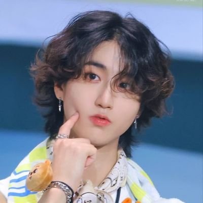 𝕠𝕝𝕚𝕧𝕚𝕒 VAI VER O SKZ tweet media