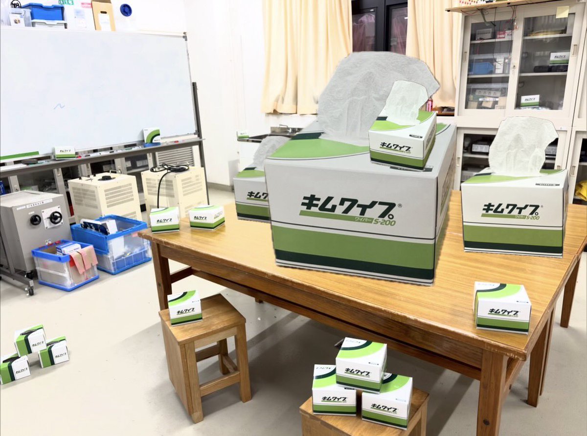 KogakuinScience's tweet photo. 実は...うちの部室棟にはキムワイプの群れが生息しています https://t.co/ht9Y4owETE