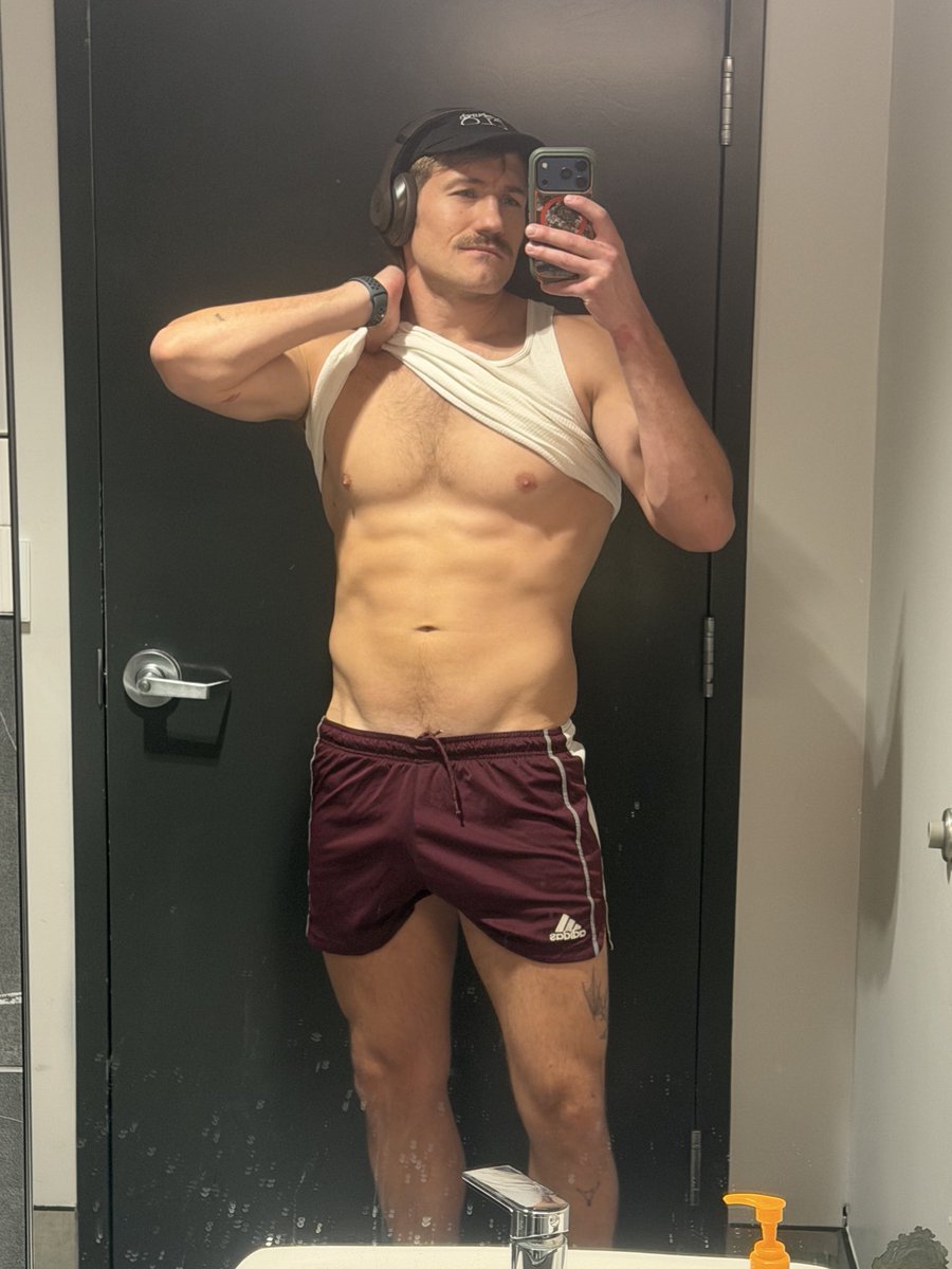 roughdeer tweet media