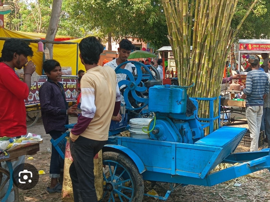 गर्व है हम फुटपाथ के व्यापारी हैं tweet media