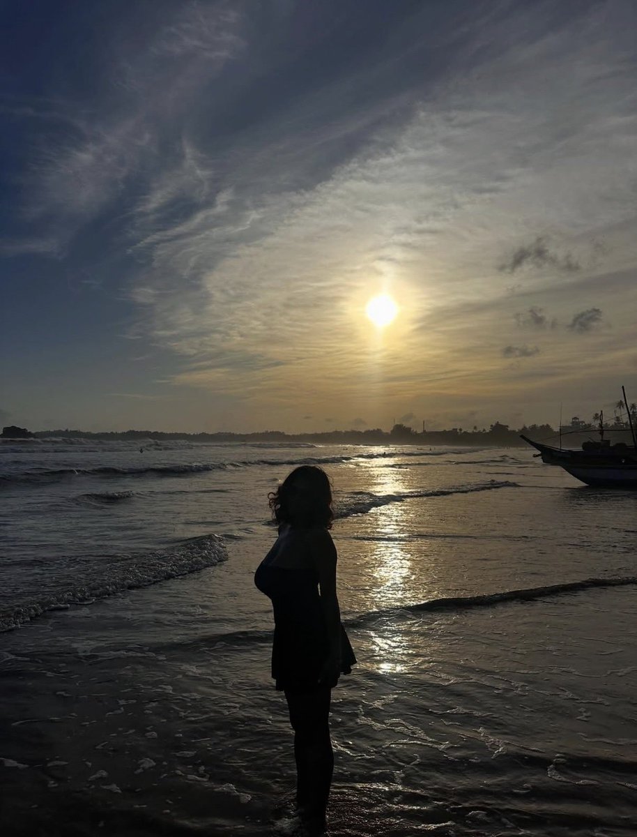 Melian Refugee tweet media