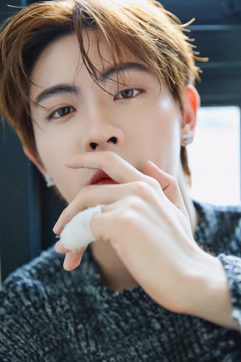 phuwanet_r tweet media