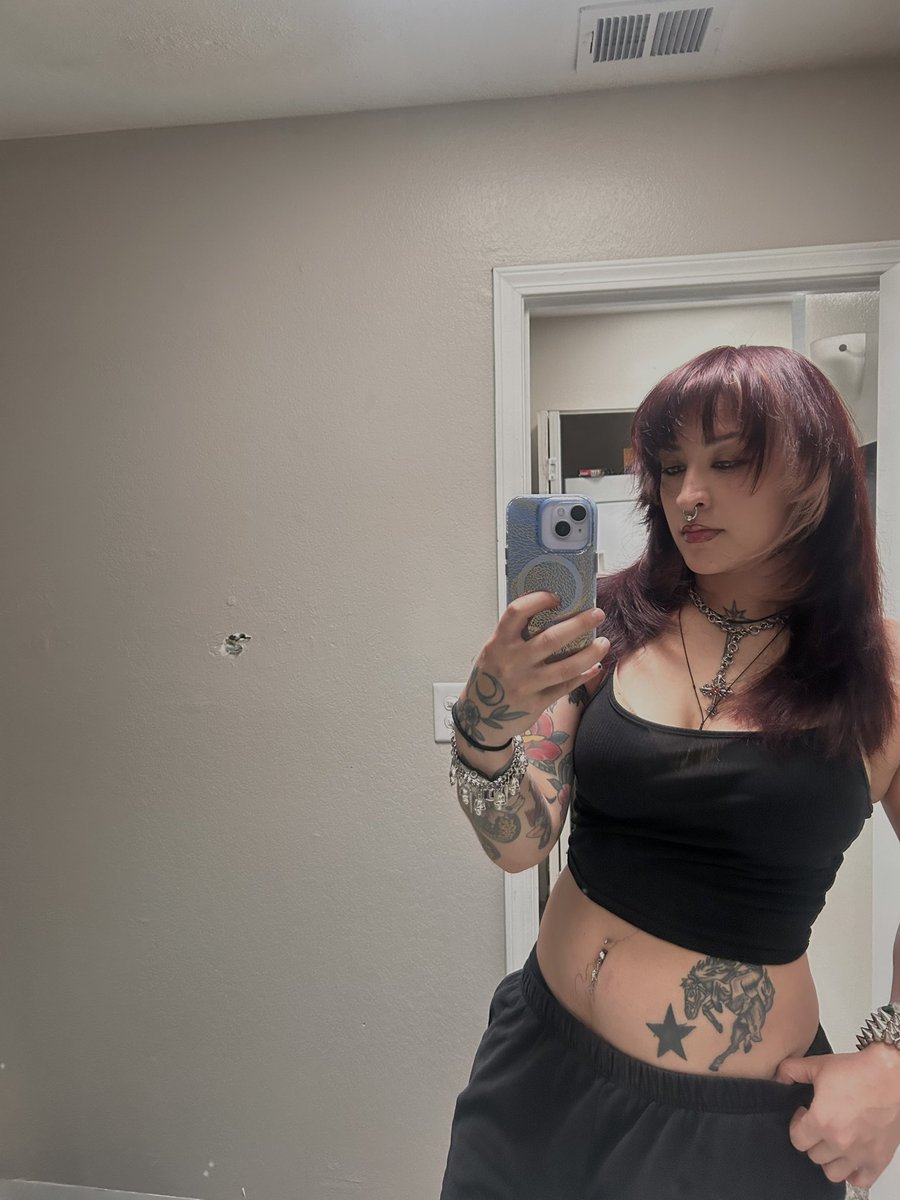 bluevelvetstarr's tweet image. #hellyeah