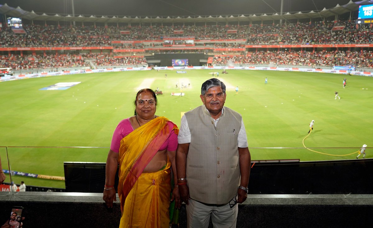Gulab_kataria's tweet photo. न्यू चंडीगढ़ के अंतरराष्ट्रीय क्रिकेट स्टेडियम में Punjab Kings और Gujarat Titans के बीच खेले गए आईपीएल मैच का आनंद लिया। खिलाड़ियों का प्रदर्शन और दर्शकों का उत्साह सराहनीय रहा। https://t.co/79OKU2msmX