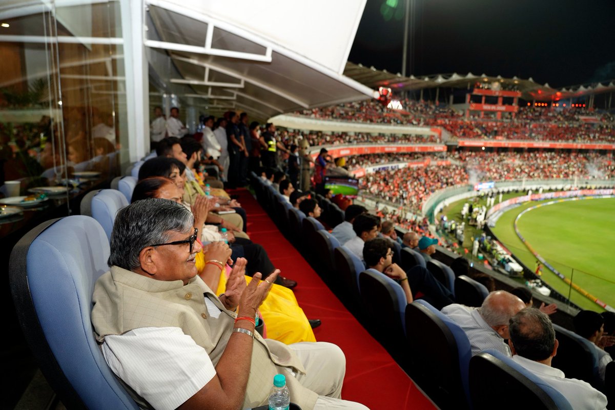 Gulab_kataria's tweet photo. न्यू चंडीगढ़ के अंतरराष्ट्रीय क्रिकेट स्टेडियम में Punjab Kings और Gujarat Titans के बीच खेले गए आईपीएल मैच का आनंद लिया। खिलाड़ियों का प्रदर्शन और दर्शकों का उत्साह सराहनीय रहा। https://t.co/79OKU2msmX
