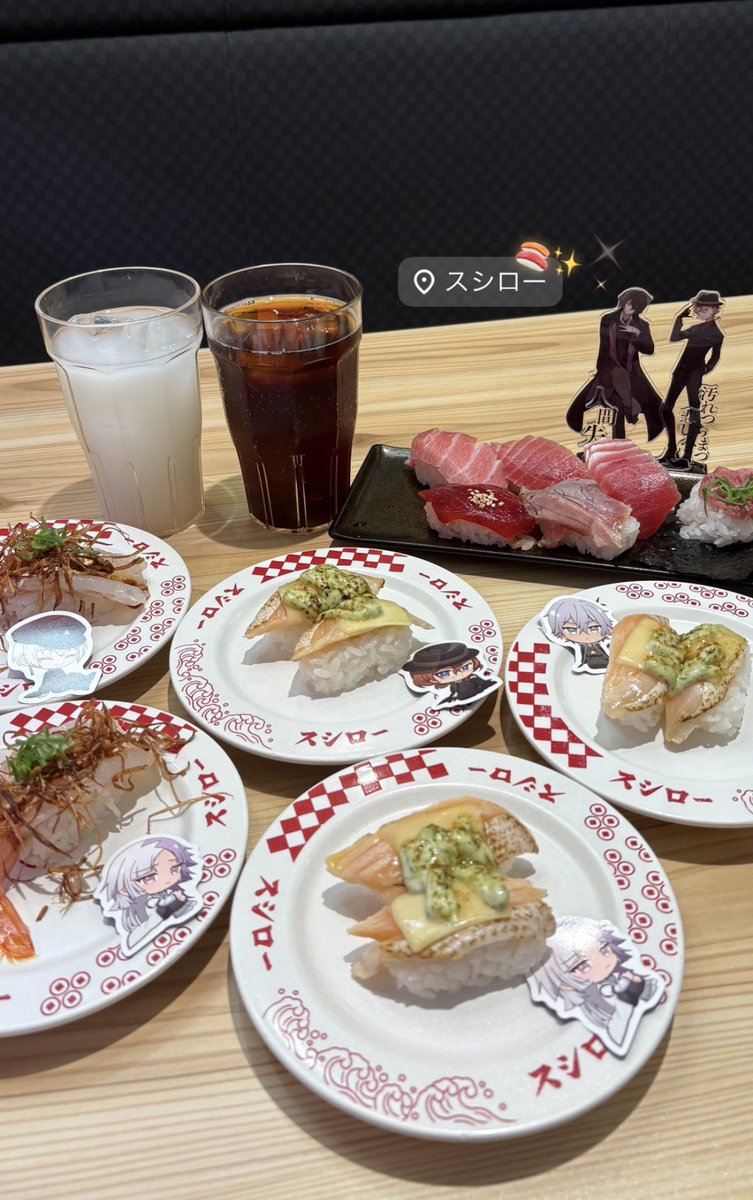 H4CH10LOVE's tweet photo. 同種で揃えれなくて悔しいけど双黒自引きできて満足^> ̫ <^おなかいっぱい🍴💓
#スシロー文ストコラボ https://t.co/EbP7KhpDpI
