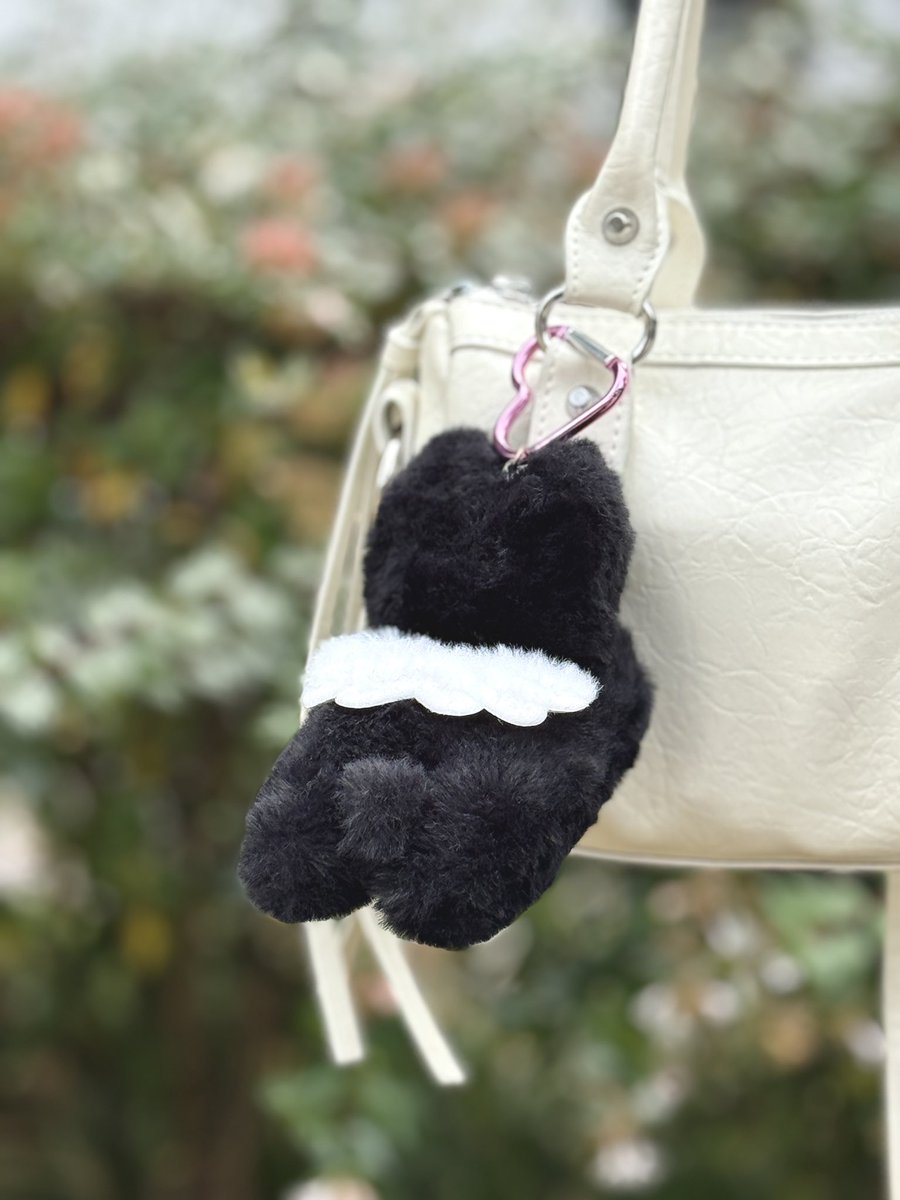 #ゴスロリマーケット
#GLM14
ブースNo.C17-20
『カフェウリエル』

マグネット肩にも載せられるむーむーちゃん✨
カラビナ付きでカバンなどにも着けられます👜
お供にいかがですか？
4280円💁