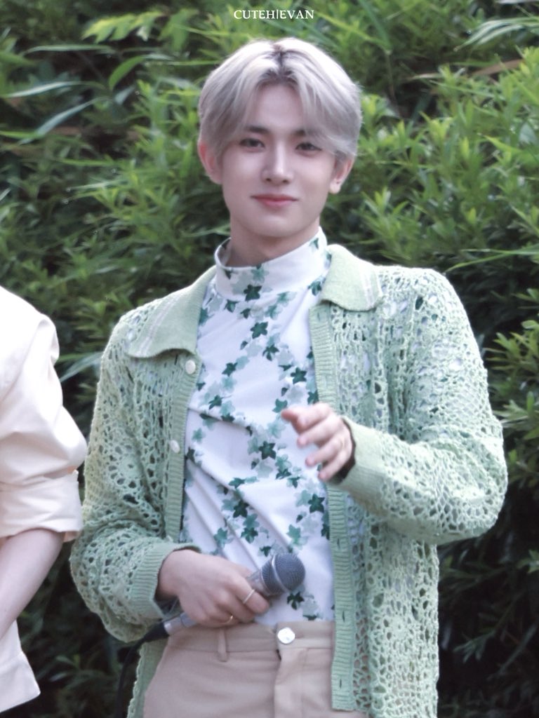 01CUTEH1015 tweet media