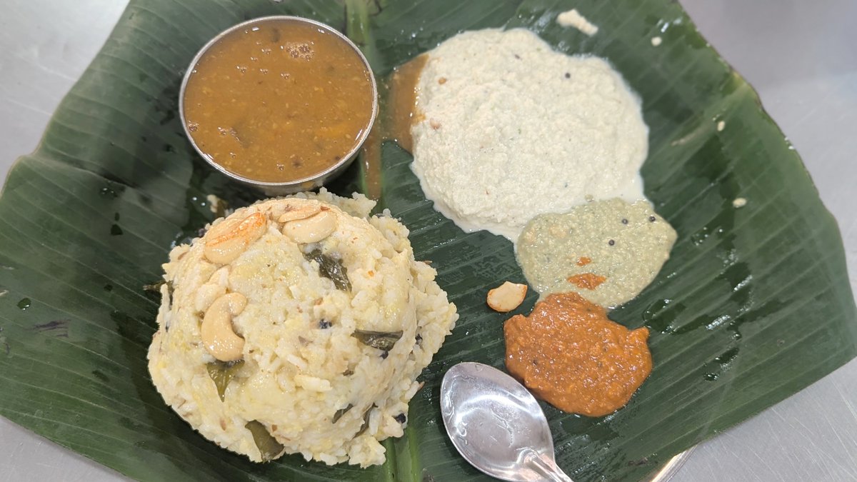 srizzler's tweet image. Pongal with ...

* Sambar (Non-sweet)
* Coconut Chutney
* Ginger Chutney
* Coriander Chutney

Tell me which state i am in?

A Happy State 😜