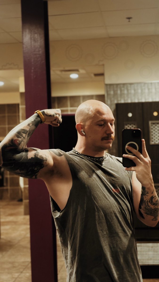 Night Mode Nick™️ tweet media