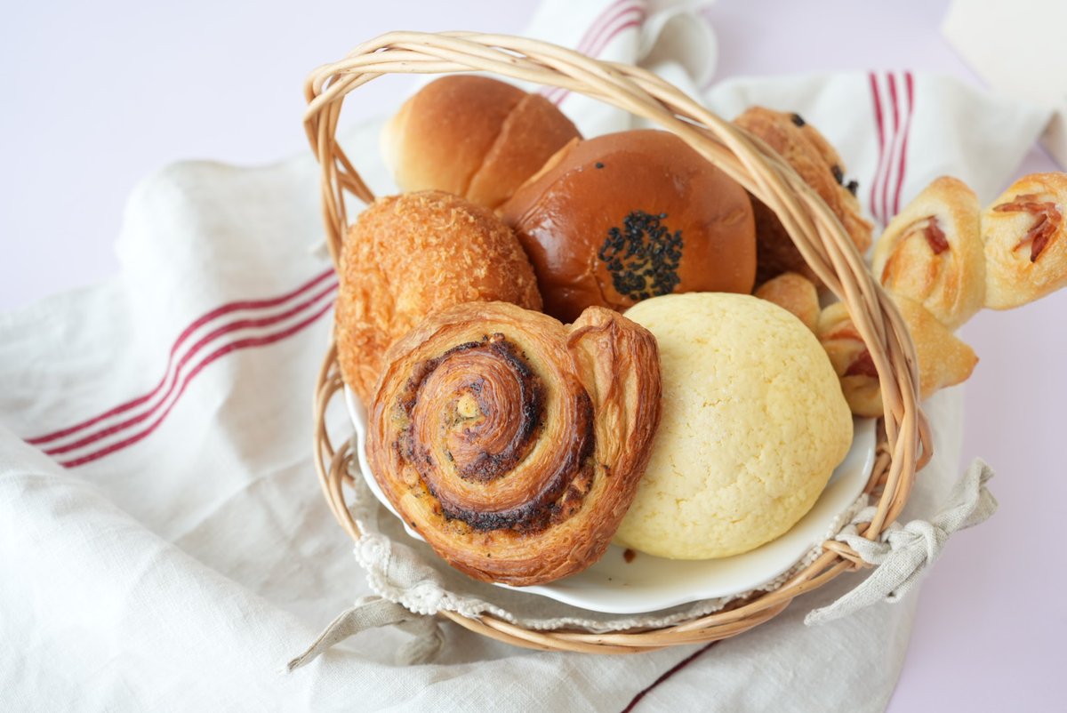 みちるちゃんが、お茶請けに是非、と
パンを差し入れてくださいました。
私は、エスカルゴパンを頂こうと思います。
みちるちゃん、ありがとうございます。
（古澤頼子）

#レイナサマのイタズラ