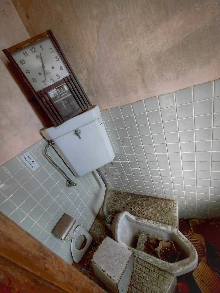 Departure tweet media