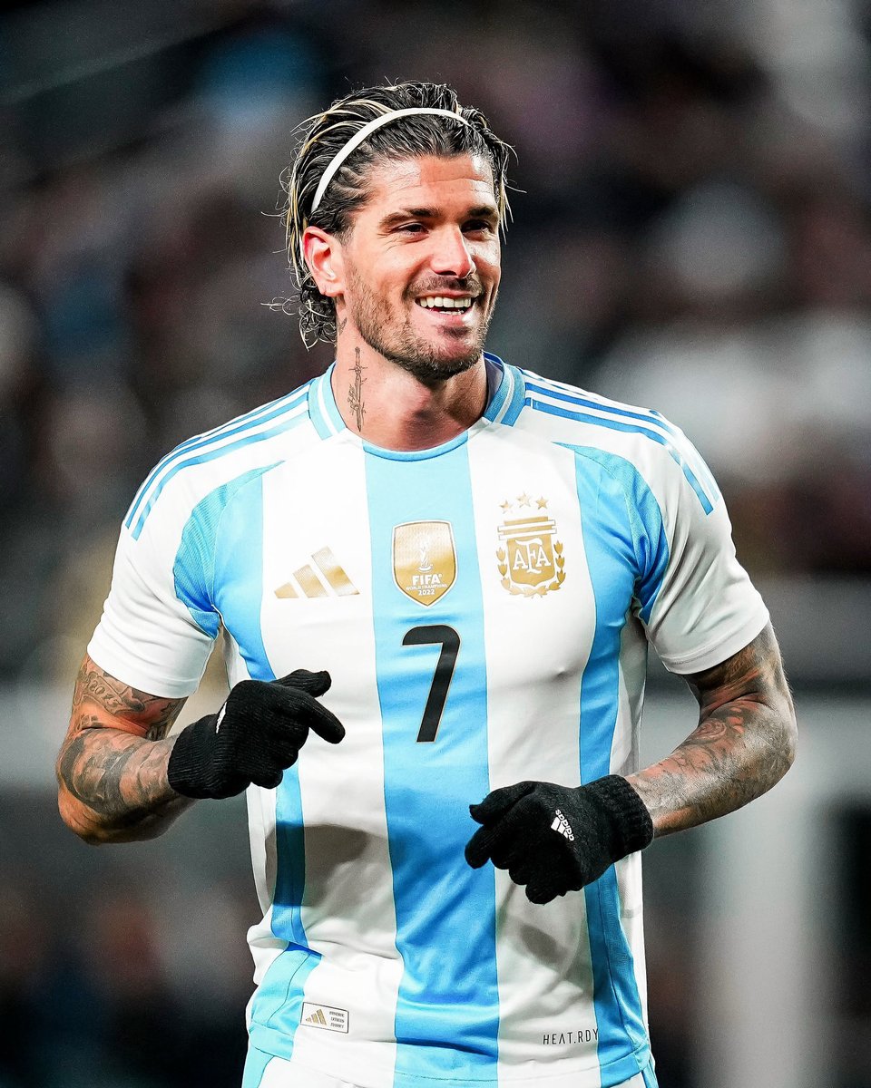 sudanalytics_'s tweet image. “VINIMOS A JUGAR AL FÚTBOL, NO A HACER POLÍTICA. Somos jugadores de fútbol, no hacemos política y no entendemos desde esos lugares.

Nos gusta que nos juzguen por lo que hacemos dentro de la cancha. No hay que desinformar, viene un Mundial y tenemos que unirnos. Que ahora