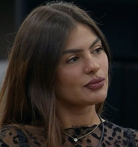 boyindiscretxcx's tweet photo. EN UN POSIBLE VERSUS, QUIEN ABANDONA LA CASA MÁS FAMOSA DEL MUNDO? 

❤️ LUANA

🔁 LOLO 

#GranHermano https://t.co/DjsfMk3xVT