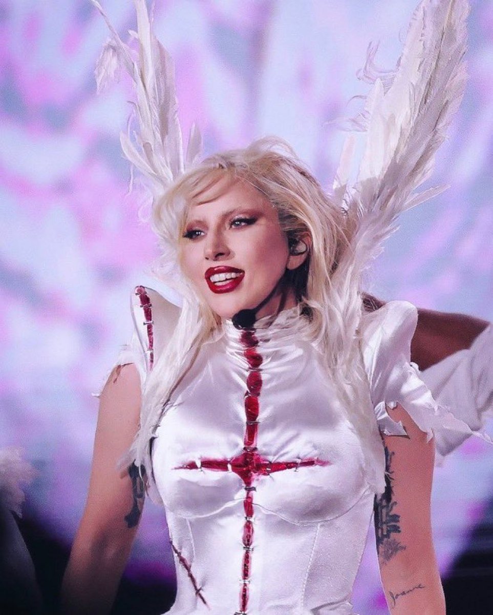 #Bluffingwithmymuffin 👠👠 fan account tweet media