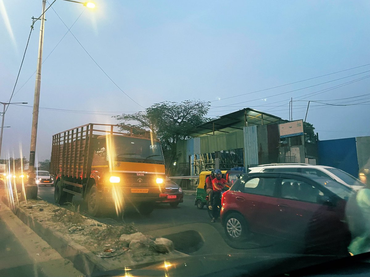 HennurBlr's tweet photo. Some good news .. this portion of the #Hennur Rd which was dug up for pipeline work, and so dusty has been blacktopped with a thin layer. Nevertheless a bit of relief.. finally raising voice was heard @ICCCBengaluru @GBA_office 

@guptaji_uvach @angrygsb @MukundSubra @SaikatKD https://t.co/DF7l8qqBaX