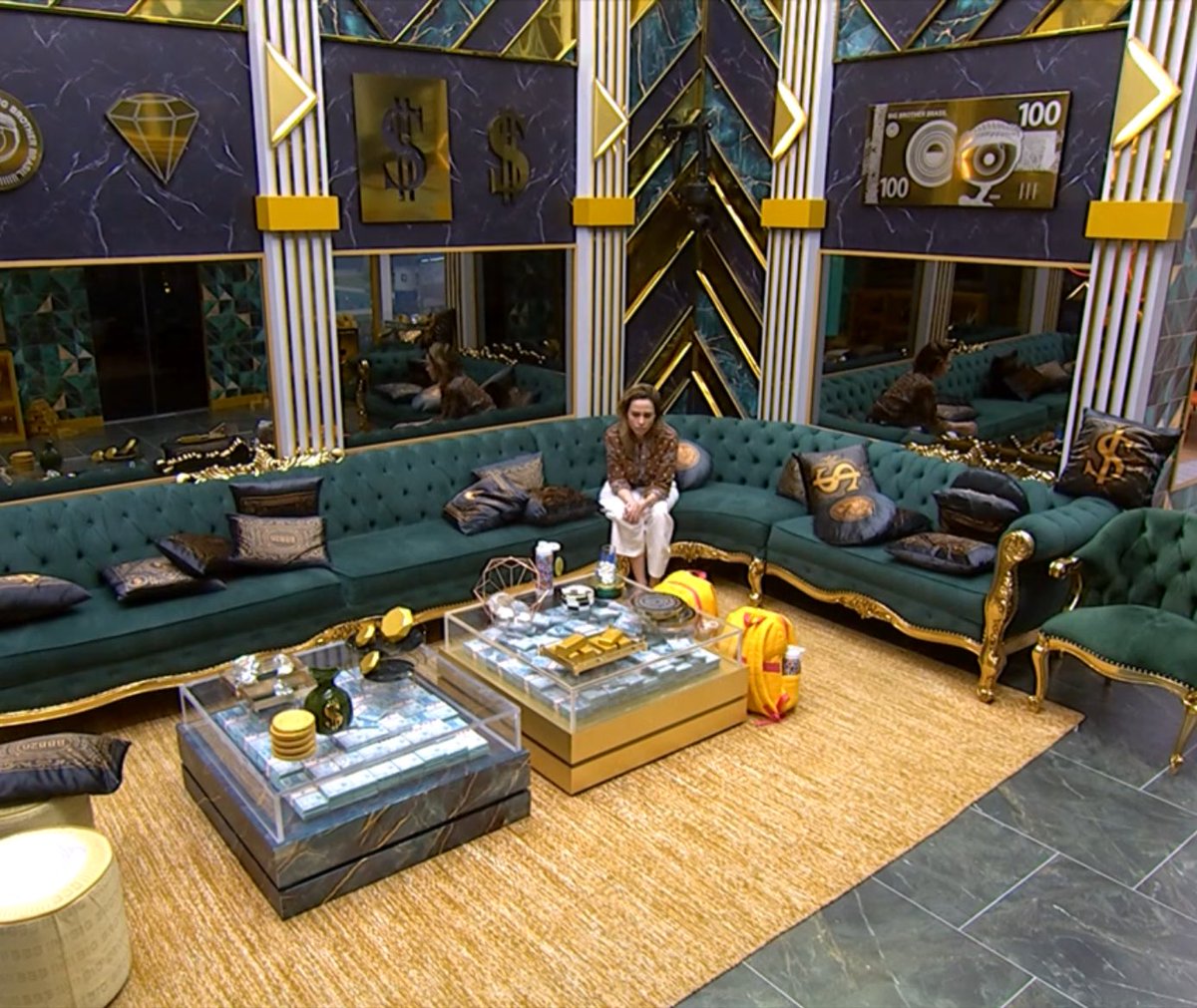 re renault 🧙 tweet media