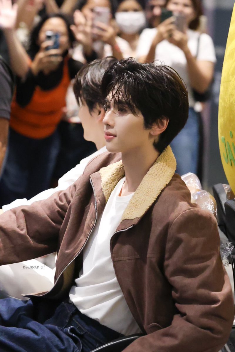 Love꙳❅ tweet media