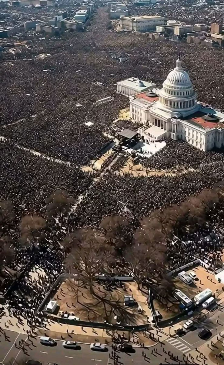 <a href="/abbasaldhaleai/">عباس الضالعي</a> الصورة التي يجب 
ان يشاهدها كل العام 

هذه الصورة يجب ان تنتشر في كل العالم وتتصدر جميع وسائل الاعلام 
انظرو الى الشعب الامريكي وهو يحاصر البيت الابيض مطالبا باسقاط ترامب وايقاف الحرب

امريكا تحارب ظهور هذه الصورة للعالم نظرا لاهميتها 

#ايران
#امريكا
#السعودية
#اليمن