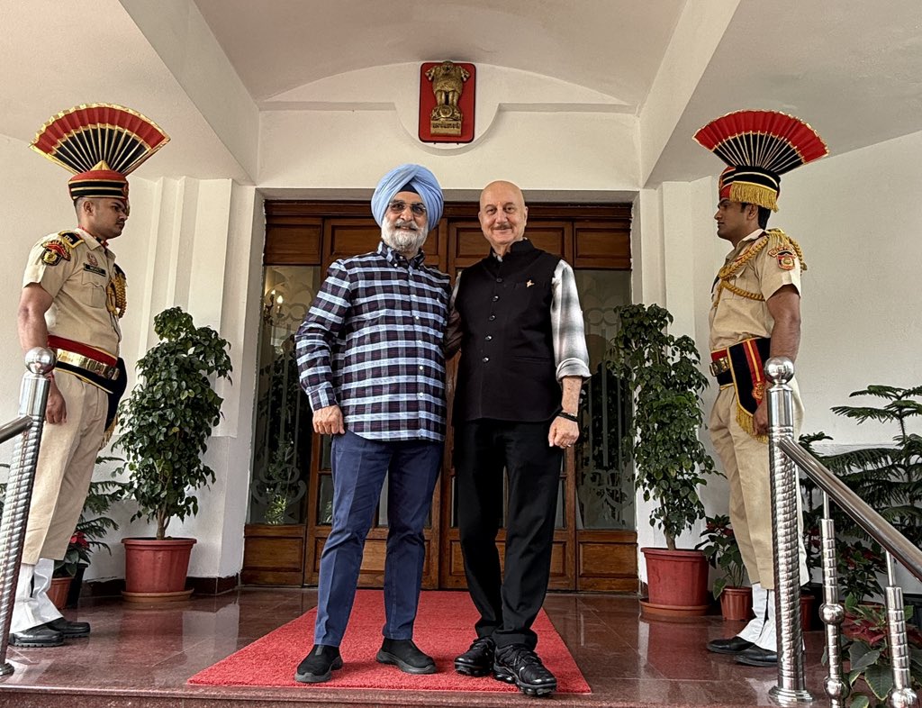 Anupam Kher tweet media