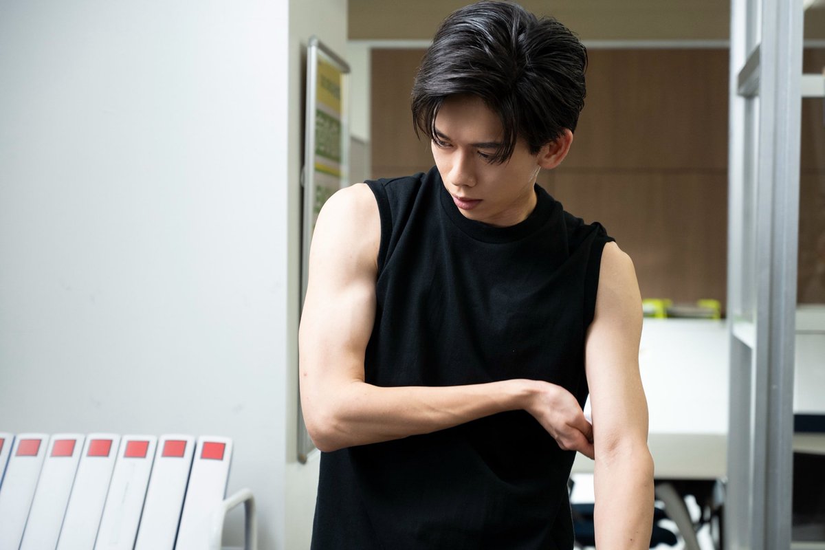 ／
　第1話場面写真&amp;あらすじ解禁！✨
＼

「あざとかわいい」に絶対的な自信を持つ琴音(大友花恋)の前に、琴音を凌駕するあざとさを持つ先輩社員・なず奈（桜井玲香）が現れる。
そんな中、社内のエース・清水（船津稜雅／超特急）が新課長として着任して…

😈『あざとかわいいワタシが優勝』🏆